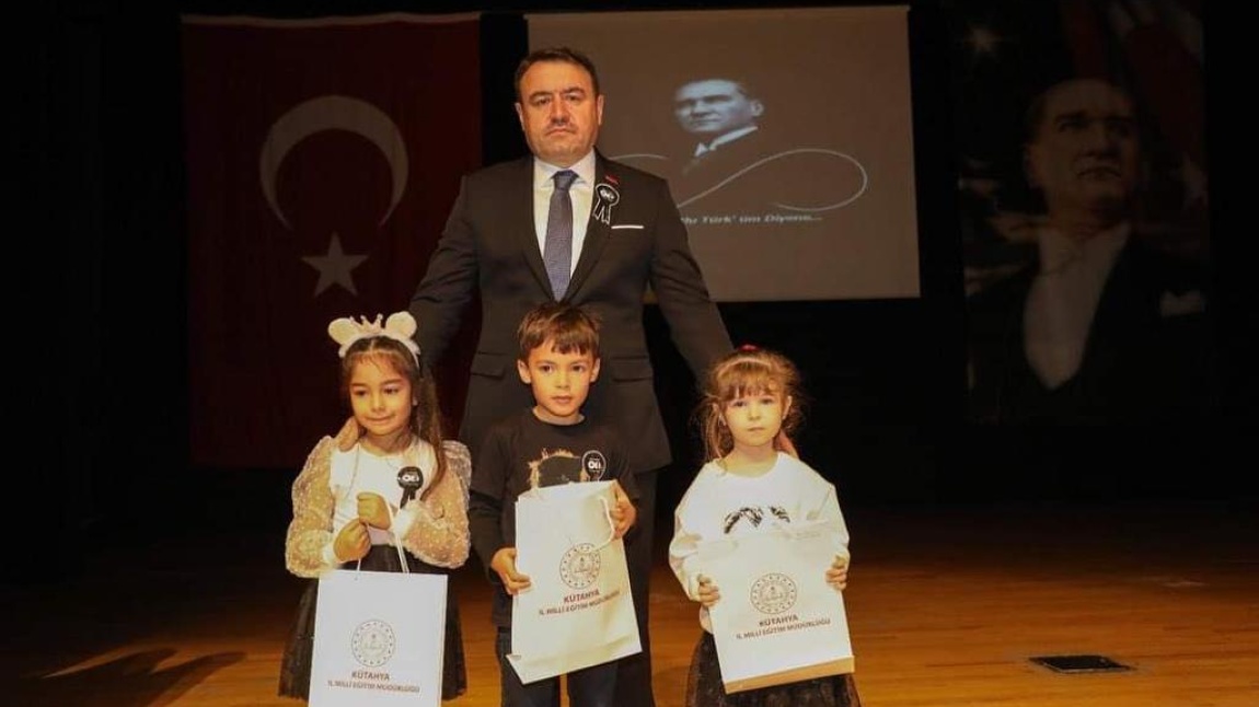 Okulumuz Öğrencilerinden Aysima YILMAZ 10 Kasım Atatürk'ü Anma ve Atatürk Haftası Etkinlikleri Kapsamında Düzenlenen Okul Öncesi Öğrencileri Arası Resim Yarışmasında İl 2. Olmuştur.